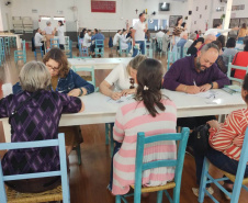  76,3% da população idosa do Paraná dependem apenas do SUS