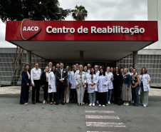 Para dar início a cooperação técnica, profissionais do Paraná realizam treinamento na AACD