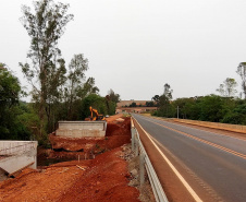 PR-445 terá pare e siga nos próximos dias para içamento de vigas em pontes e viadutos 