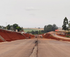 PR-445 terá pare e siga nos próximos dias para içamento de vigas em pontes e viadutos 