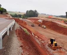 PR-445 terá pare e siga nos próximos dias para içamento de vigas em pontes e viadutos 