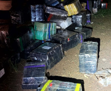  PMPR apreende 8,676 toneladas de maconha em caminhão estacionado em  Foz do Iguaçu