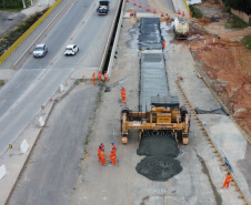 Orçamento de 2025 prevê aumento de 60% nos investimentos, com R$ 2,1 bilhões para obras
