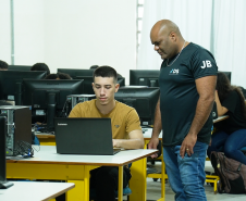 Tecnologia desenvolvida por estudantes de Paranaguá reduz atrasos e faltas escolares
