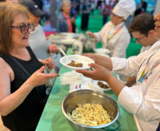 Paraná apresenta destinos, atrativos e gastronomia na Feira Internacional de Turismo em Buenos Aires