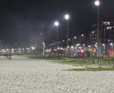  Governo do Estado começa a ligar os 145 superpostes da nova orla de Matinhos