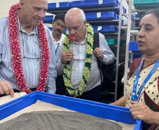 Paraná firma parceria com associação indiana para desenvolvimento da sericultura