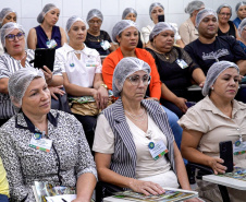 Merendeiras do Paraná têm aula com Manu Buffara