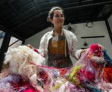 Tridimensionalidade do fio: conheça Ana Beatriz Artigas, a nova residente  artística do Museu casa Alfredo Andersen