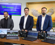 GOV ENTREGA NOTEBOOKS