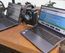 GOV ENTREGA NOTEBOOKS