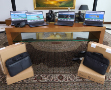 GOV ENTREGA NOTEBOOKS