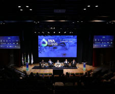 Acordo internacional de colaboração sobre saneamento é assinado em Curitiba