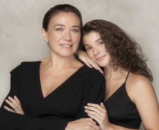 TEATRO GUAÍRA PEÇA ATRIZ Lilia Cabral e a filha