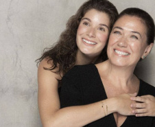 TEATRO GUAÍRA PEÇA ATRIZ Lilia Cabral e a filha