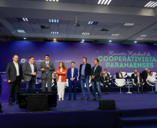 O governador Carlos Massa Ratinho Junior destacou, durante a abertura do Encontro das Cooperativas Paranaenses, nesta sexta-feira (29), a importância do sistema de cooperativo paranaense para os avanços econômicos do Estado. 