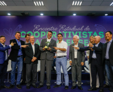 O governador Carlos Massa Ratinho Junior destacou, durante a abertura do Encontro das Cooperativas Paranaenses, nesta sexta-feira (29), a importância do sistema de cooperativo paranaense para os avanços econômicos do Estado. 