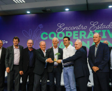 O governador Carlos Massa Ratinho Junior destacou, durante a abertura do Encontro das Cooperativas Paranaenses, nesta sexta-feira (29), a importância do sistema de cooperativo paranaense para os avanços econômicos do Estado. 