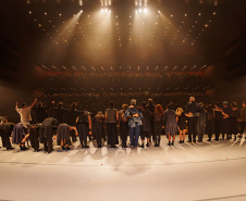 Mais nova obra do Balé Teatro Guaíra, “Orfeu e Eurídice” conquista o público