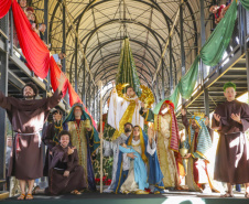  "Maior programação de Natal do Brasil estreia nesta sexta em Curitiba e aquece turismo". Os créditos estão nos nomes dos arquivos
