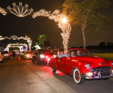  "Maior programação de Natal do Brasil estreia nesta sexta em Curitiba e aquece turismo". Os créditos estão nos nomes dos arquivos