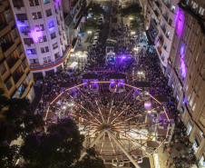  "Maior programação de Natal do Brasil estreia nesta sexta em Curitiba e aquece turismo". Os créditos estão nos nomes dos arquivos