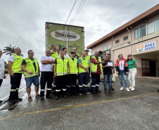 Cestas básicas arrecadadas na Corrida do Porto são distribuídas em Paranaguá