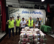 Cestas básicas arrecadadas na Corrida do Porto são distribuídas em Paranaguá