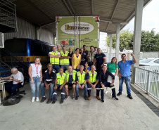Cestas básicas arrecadadas na Corrida do Porto são distribuídas em Paranaguá