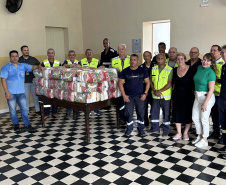 Cestas básicas arrecadadas na Corrida do Porto são distribuídas em Paranaguá