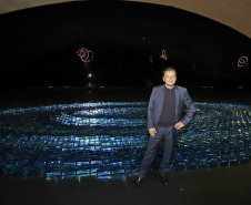 Museu Oscar Niemeyer celebra 22 anos com novas exposições, performances e entrada gratuita