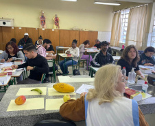 Língua sem fronteiras: conheça histórias de alunos estrangeiros do Colégio Estadual Paulo Freire