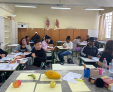 Língua sem fronteiras: conheça histórias de alunos estrangeiros do Colégio Estadual Paulo Freire