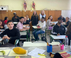 Língua sem fronteiras: conheça histórias de alunos estrangeiros do Colégio Estadual Paulo Freire