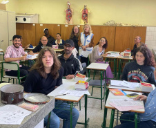 Língua sem fronteiras: conheça histórias de alunos estrangeiros do Colégio Estadual Paulo Freire