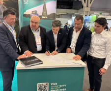 Em Barcelona, Invest Paraná e iCities assinam documento para realização do 1º Fórum Econômico Smart Brasil