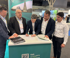 Em Barcelona, Invest Paraná e iCities assinam documento para realização do 1º Fórum Econômico Smart Brasil