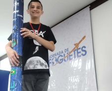 Lançando sonhos: alunos de Campo Magro Conquistam pódio com foguete de garrafas pet