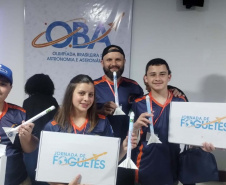 Lançando sonhos: alunos de Campo Magro Conquistam pódio com foguete de garrafas pet