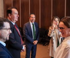 Vice-governador Darci Piana apresenta Caminhos do Peabiru ao embaixador do Peru