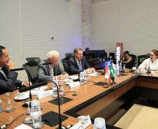 Vice-governador Darci Piana apresenta Caminhos do Peabiru ao embaixador do Peru