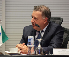 Vice-governador Darci Piana apresenta Caminhos do Peabiru ao embaixador do Peru