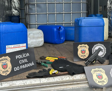 PCPR apreende caminhão furtado com 1,5 mil litros de combustível ilegal e prende dois homens em Curitiba
