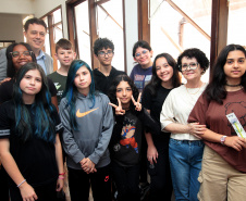 Aluna de desenho do Centro Juvenil de Artes Plásticas é vencedora paranaense de concurso internacional