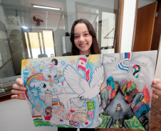 Aluna de desenho do Centro Juvenil de Artes Plásticas é vencedora paranaense de concurso internacional