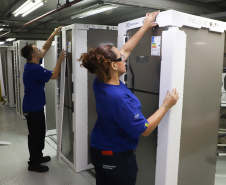 Produção de eletrodomésticos na fábrica da Electrolux em Curitiba: multinacional sueca vai expandir produção com nova planta em São José dos Pinhais.