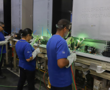 Produção de eletrodomésticos na fábrica da Electrolux em Curitiba: multinacional sueca vai expandir produção com nova planta em São José dos Pinhais.