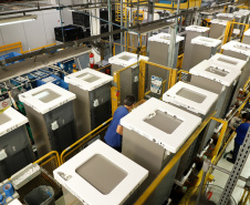 Produção de eletrodomésticos na fábrica da Electrolux em Curitiba: multinacional sueca vai expandir produção com nova planta em São José dos Pinhais.