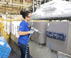 Produção de eletrodomésticos na fábrica da Electrolux em Curitiba: multinacional sueca vai expandir produção com nova planta em São José dos Pinhais.