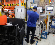 Produção de eletrodomésticos na fábrica da Electrolux em Curitiba: multinacional sueca vai expandir produção com nova planta em São José dos Pinhais.